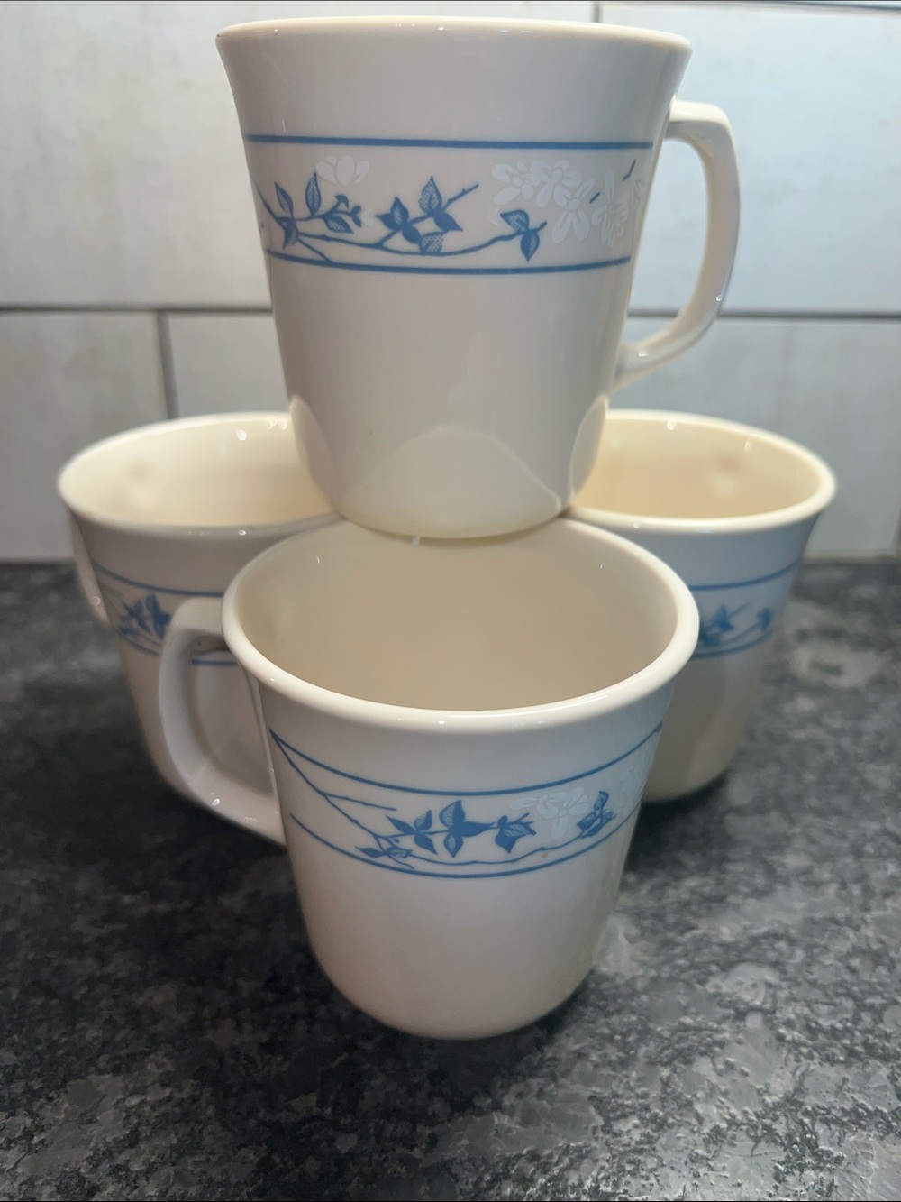 VINTAGE CORNING-CORELLE FIRST OF SPRING coffee cups Set of 4. Blue floral.
